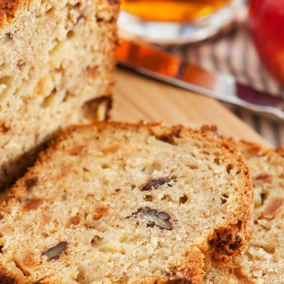 Gâteau pommes-noix à la cannelle