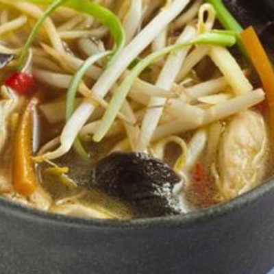 Soupe chinoise au poulet et nouilles