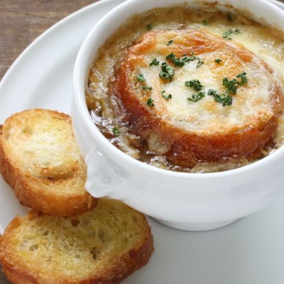 Soupe à l'oignon gratinée