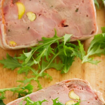 Terrine de canard aux noisettes et pistaches