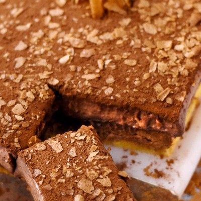 Gâteau moelleux à la noisette et à la menthe