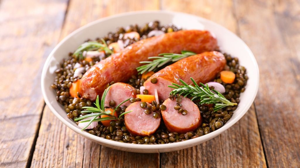 Lentilles aux saucisses fumées