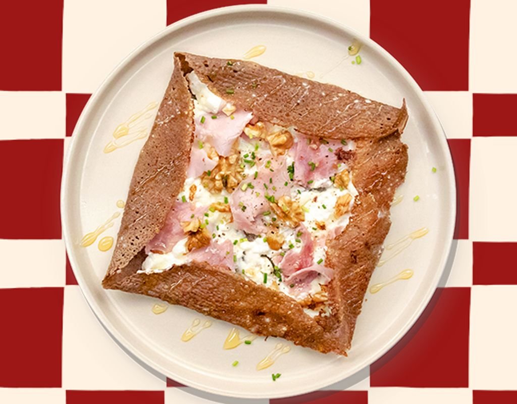 Galette bretonne au jambon, chèvre et noix