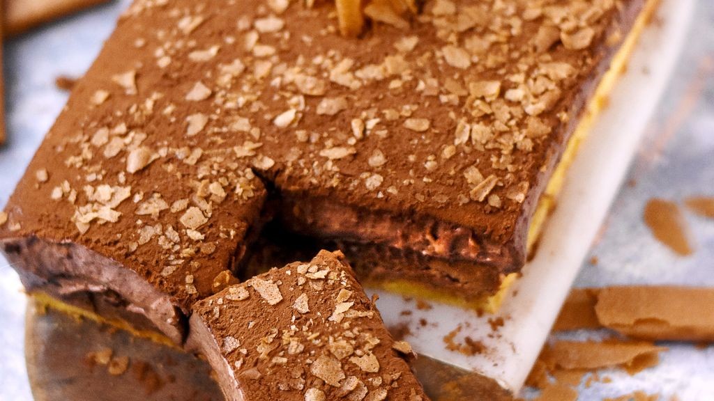 Gâteau moelleux à la noisette et à la menthe